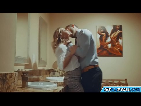 ❤️ Вақте ки як малламуй busty шумо дар як ҳоҷатхона ҷамъиятӣ seduces ❤️❌ Супер секс дар порно tg.javdoe.top ❌️❤